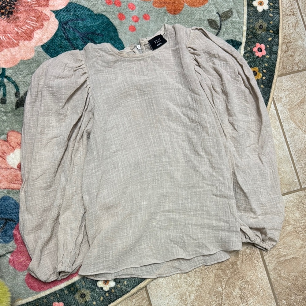 Vici Boutique Women's Taupe Linen Top
